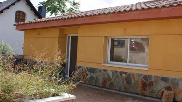 Foto 1 de Casa en venta en Vallirana de 3 habitaciones con terraza y jardín