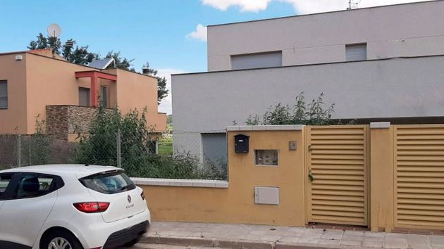 Foto 1 de Casa en venda a Pacs del Penedès de 4 habitacions amb terrassa i jardí
