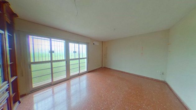 Foto 1 de Venta de piso en Poniente-Norte - Miralbaida - Parque Azahara de 3 habitaciones con garaje y jardín