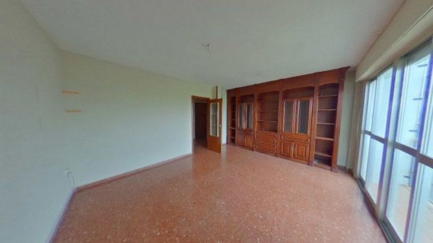 Foto 2 de Venta de piso en Poniente-Norte - Miralbaida - Parque Azahara de 3 habitaciones con garaje y jardín