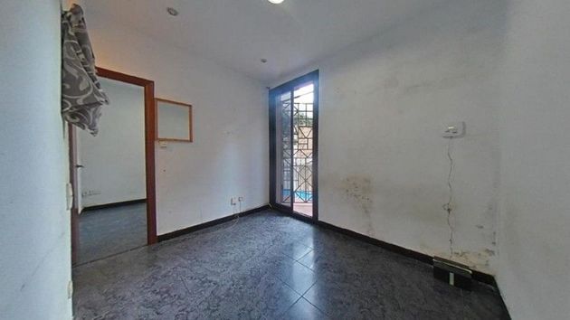 Foto 2 de Venta de piso en El Poble Sec - Parc de Montjuïc de 3 habitaciones y 59 m²