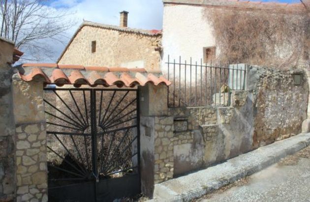Foto 2 de Casa en venda a Rueda de la Sierra de 4 habitacions amb jardí