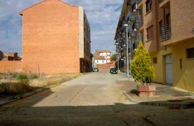 Foto 2 de Venta de terreno en Valencia de Don Juan de 1332 m²