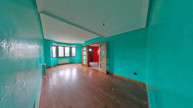 Foto 2 de Casa en venta en Valverde de la Virgen de 4 habitaciones con garaje