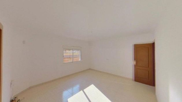 Foto 2 de Venta de piso en El Castell-Poble Vell de 3 habitaciones y 82 m²