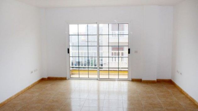 Foto 2 de Venta de piso en Guargacho de 2 habitaciones con ascensor