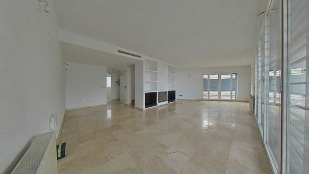 Foto 1 de Casa en venda a Nuevo Aranjuez de 4 habitacions amb terrassa i balcó