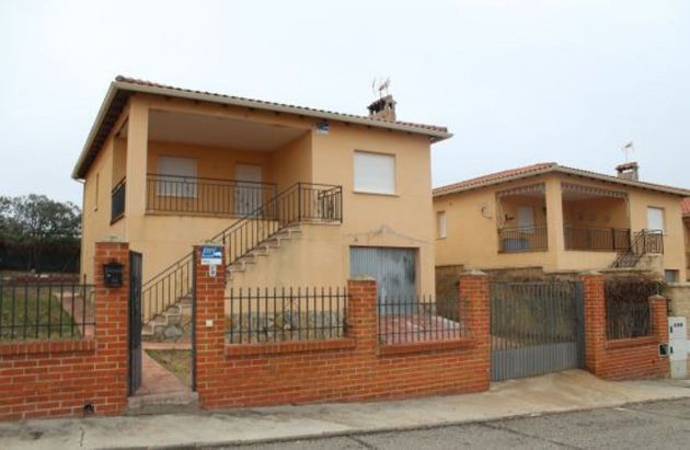 Foto 1 de Casa en venda a Casar de Escalona (El) de 3 habitacions amb terrassa i garatge