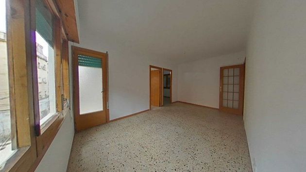 Foto 1 de Piso en venta en Gavarra de 3 habitaciones con terraza y ascensor
