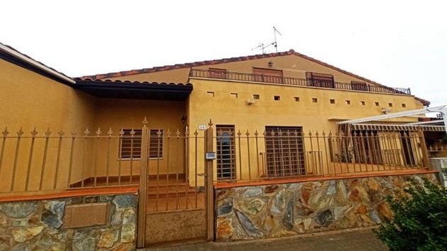 Foto 2 de Venta de casa en Domingo Pérez de 3 habitaciones con terraza y garaje