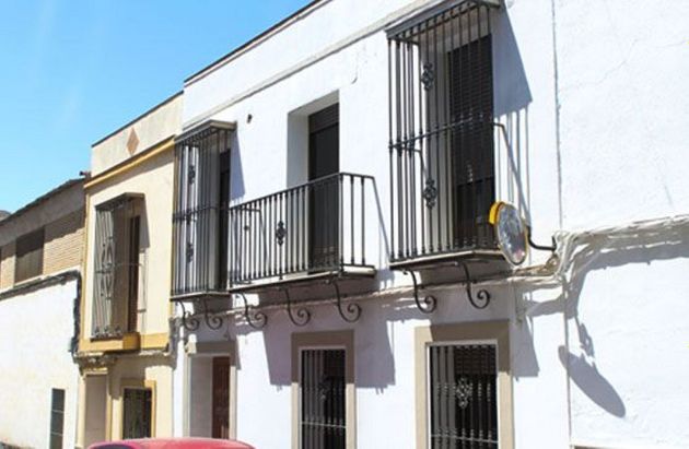 Foto 1 de Casa en venta en Aguilar de la Frontera de 4 habitaciones con terraza