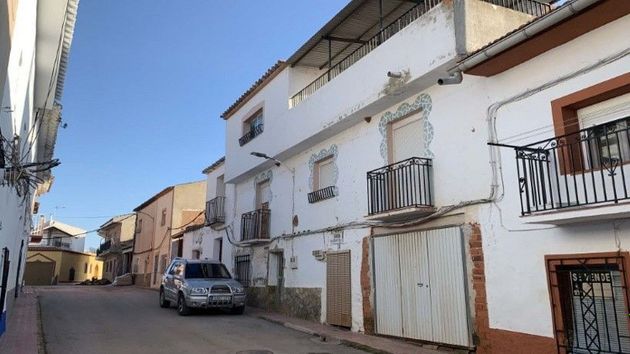 Foto 1 de Casa en venda a Alhambra de 3 habitacions amb terrassa