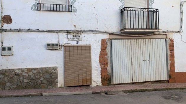 Foto 2 de Casa en venda a Alhambra de 3 habitacions amb terrassa