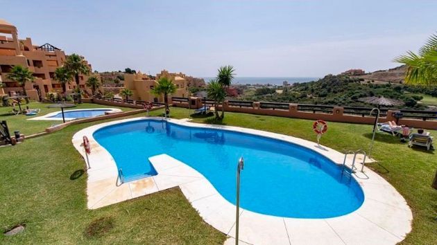 Foto 2 de Piso en venta en San Luis de Sabinillas de 2 habitaciones con terraza y piscina