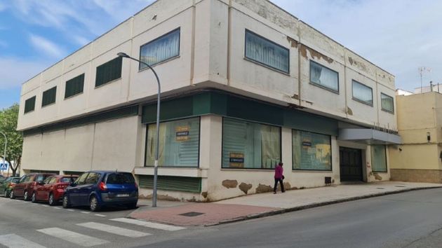 Foto 1 de Edifici en venda a Linares de 3046 m²