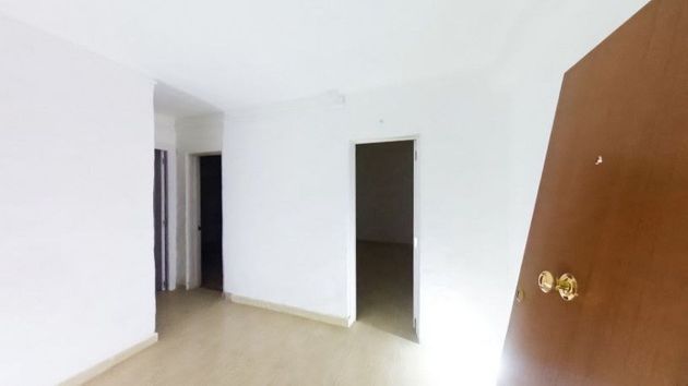 Foto 2 de Pis en venda a La Florida de 2 habitacions i 61 m²