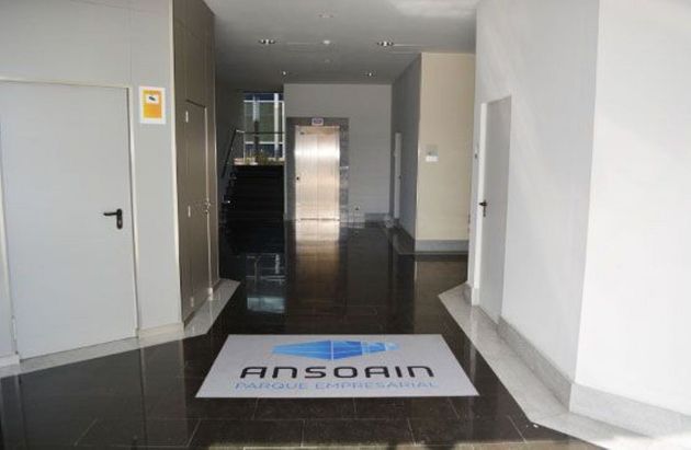 Foto 1 de Oficina en venda a Ansoáin amb garatge i calefacció