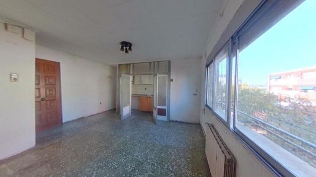 Foto 1 de Venta de piso en El Besós i el Maresme de 2 habitaciones con balcón