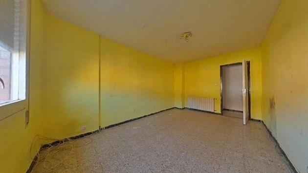Foto 1 de Venta de piso en Estadi-Horta Vermella-Santa Anna de 3 habitaciones y 84 m²