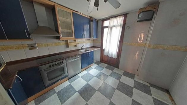 Foto 2 de Pis en venda a Basauri de 3 habitacions amb balcó