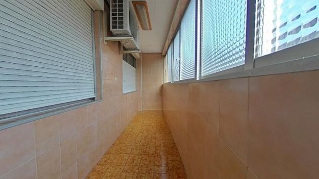 Foto 2 de Piso en venta en Ciutat Meridiana de 3 habitaciones con balcón y aire acondicionado