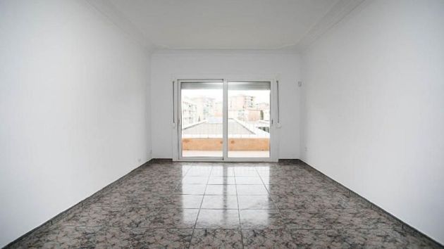 Foto 1 de Piso en venta en Sagrada Familia de 4 habitaciones con terraza y balcón