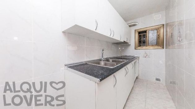 Foto 2 de Piso en venta en Artigas - Llefià de 3 habitaciones con terraza y piscina