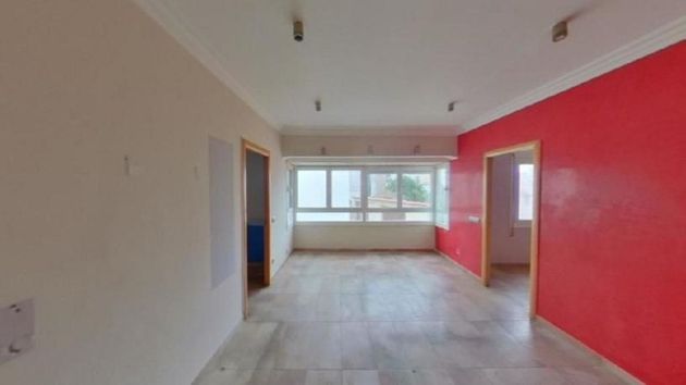 Foto 1 de Venta de piso en Centre-El Pedró de 3 habitaciones y 110 m²