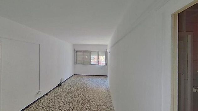 Foto 1 de Pis en venda a El Besós i el Maresme de 3 habitacions amb terrassa