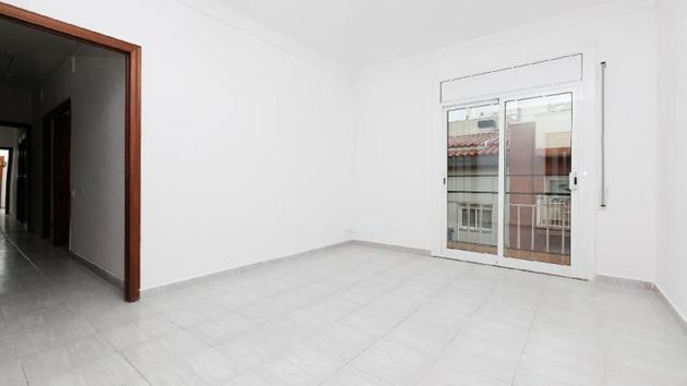 Foto 1 de Pis en venda a Centre - Cornellà de Llobregat de 4 habitacions i 73 m²