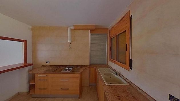 Foto 2 de Casa en venta en Olesa de Montserrat de 3 habitaciones con terraza y piscina