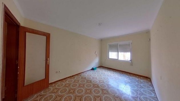 Foto 2 de Venta de piso en Can Borrell - La Plana de Lledó de 3 habitaciones y 64 m²