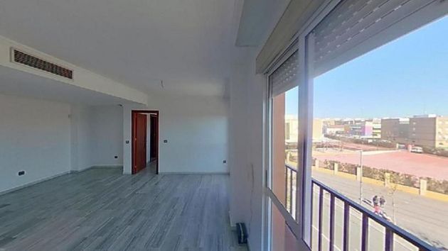 Foto 1 de Piso en venta en La Paz de 2 habitaciones con terraza y balcón