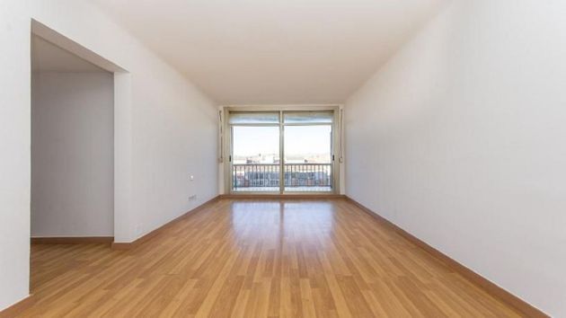 Foto 1 de Piso en venta en Llagosta, La de 3 habitaciones con terraza y balcón
