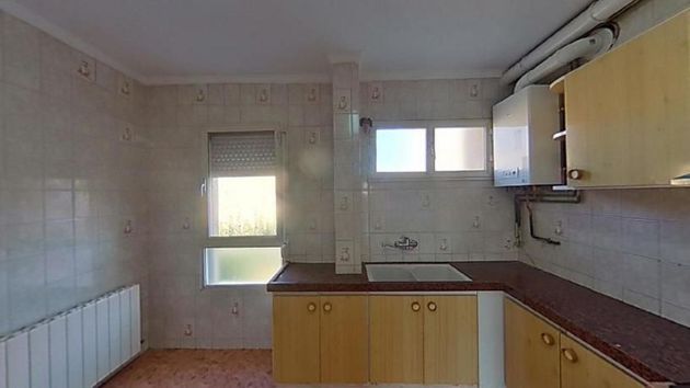 Foto 2 de Piso en venta en Espronceda - Campoamor - Santa Pau de 3 habitaciones con terraza