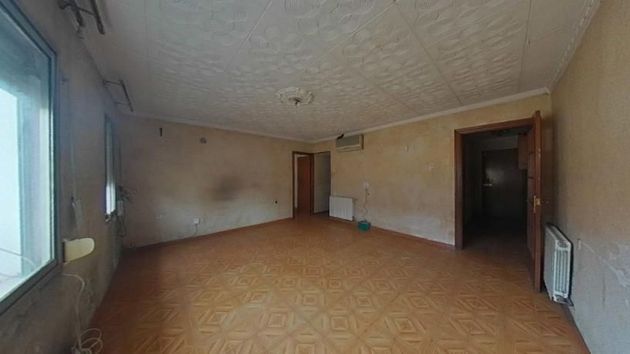 Foto 1 de Venta de piso en Can Borrell - La Plana de Lledó de 4 habitaciones y 63 m²