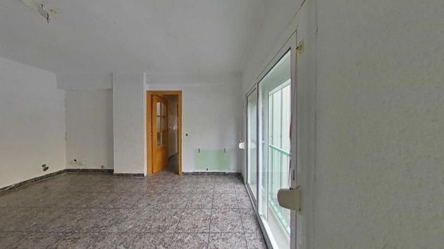 Foto 1 de Piso en venta en Sant Vicenç dels Horts de 4 habitaciones con aire acondicionado