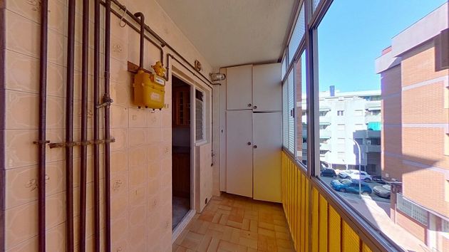 Foto 2 de Venta de piso en Vinyets - Molí Vell de 4 habitaciones con ascensor