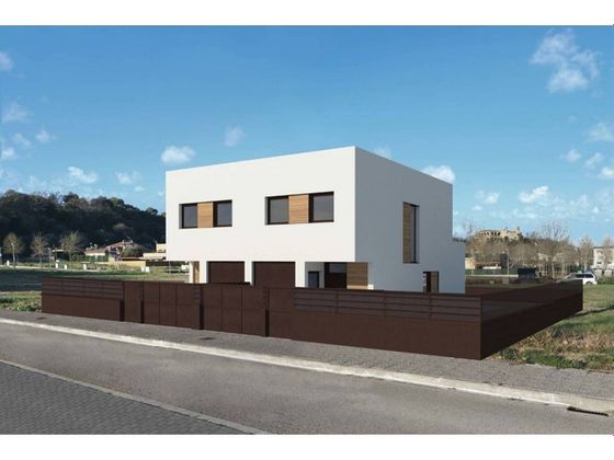 Foto 2 de Casa adossada en venda a Sant Julià de Ramis de 4 habitacions amb terrassa