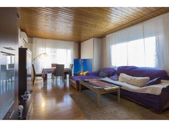 Foto 2 de Piso en venta en Centre - Salt de 2 habitaciones con balcón y aire acondicionado