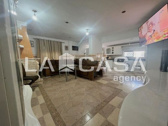 Foto 2 de Casa en venta en Ciudad Aljarafe de 4 habitaciones con aire acondicionado