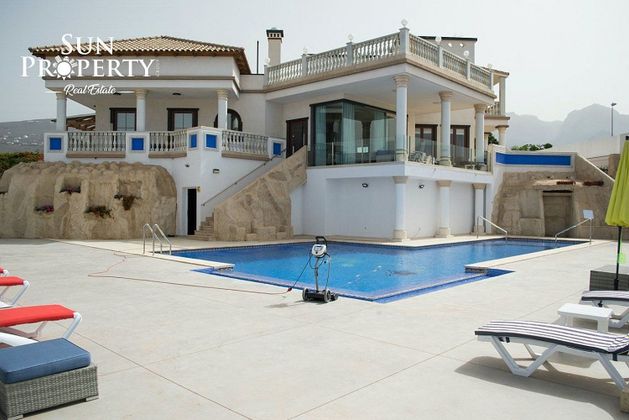 Foto 1 de Xalet en venda a Costa Adeje de 5 habitacions amb terrassa i piscina