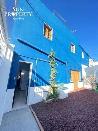 Foto 2 de Casa en venta en Santiago del Teide de 3 habitaciones con terraza y piscina