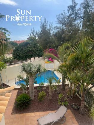 Foto 1 de Casa adossada en venda a Los Cristianos - Playa de las Américas de 4 habitacions amb terrassa i piscina