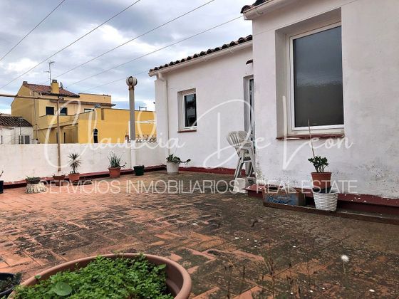 Foto 2 de Casa adossada en venda a L'Eixample de 4 habitacions amb terrassa i garatge