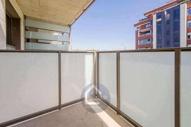 Foto 2 de Alquiler de piso en Mirasierra de 2 habitaciones con terraza y piscina