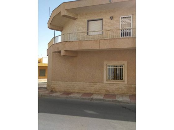 Foto 1 de Casa en venta en Carretera Mojonera – Cortijos de Marín de 4 habitaciones con terraza