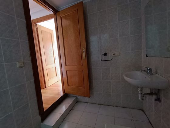 Foto 2 de Piso en venta en Iztieta - Olibet de 2 habitaciones con calefacción y ascensor