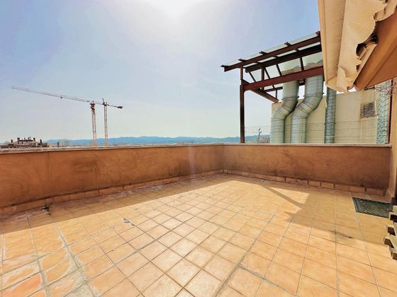 Foto 1 de Ático en venta en Gràcia de 4 habitaciones con terraza y balcón