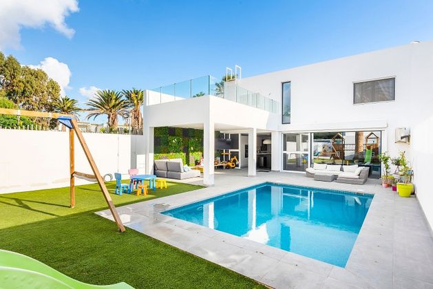 Foto 2 de Casa en venda a calle Diana de 4 habitacions amb terrassa i piscina